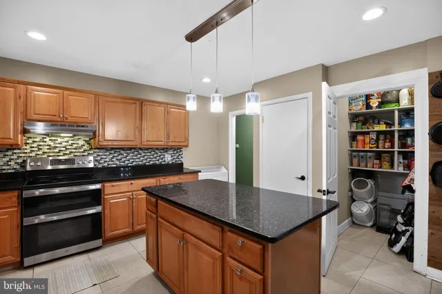 $639,000 | 216 Careybrook Lane, Oxon Hill, MD 20745