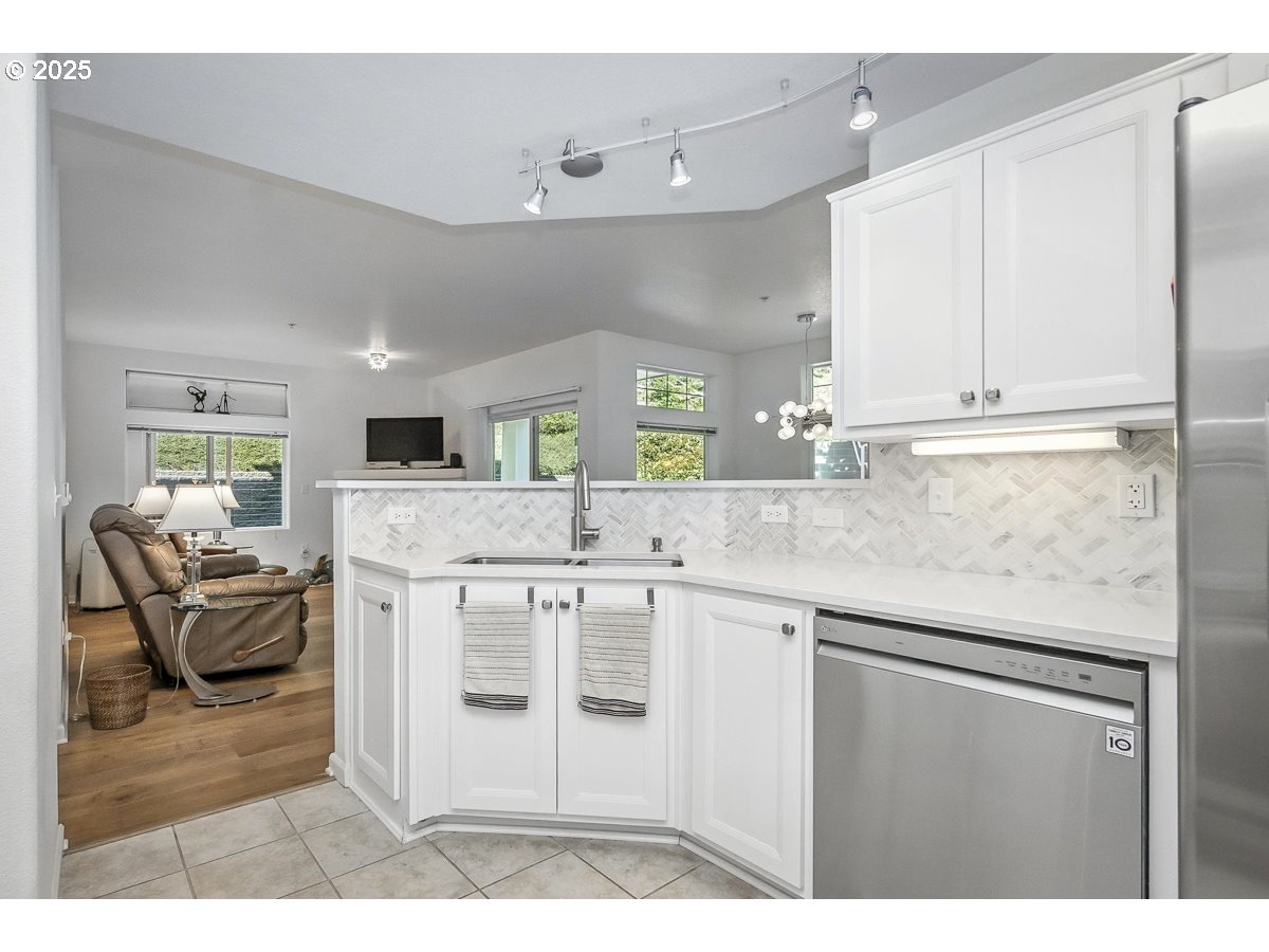 14840 Southwest Sandhill Loop, Unit 102 Beaverton, OR 97007 - Photo 9 of 30 Gallery Image 9
