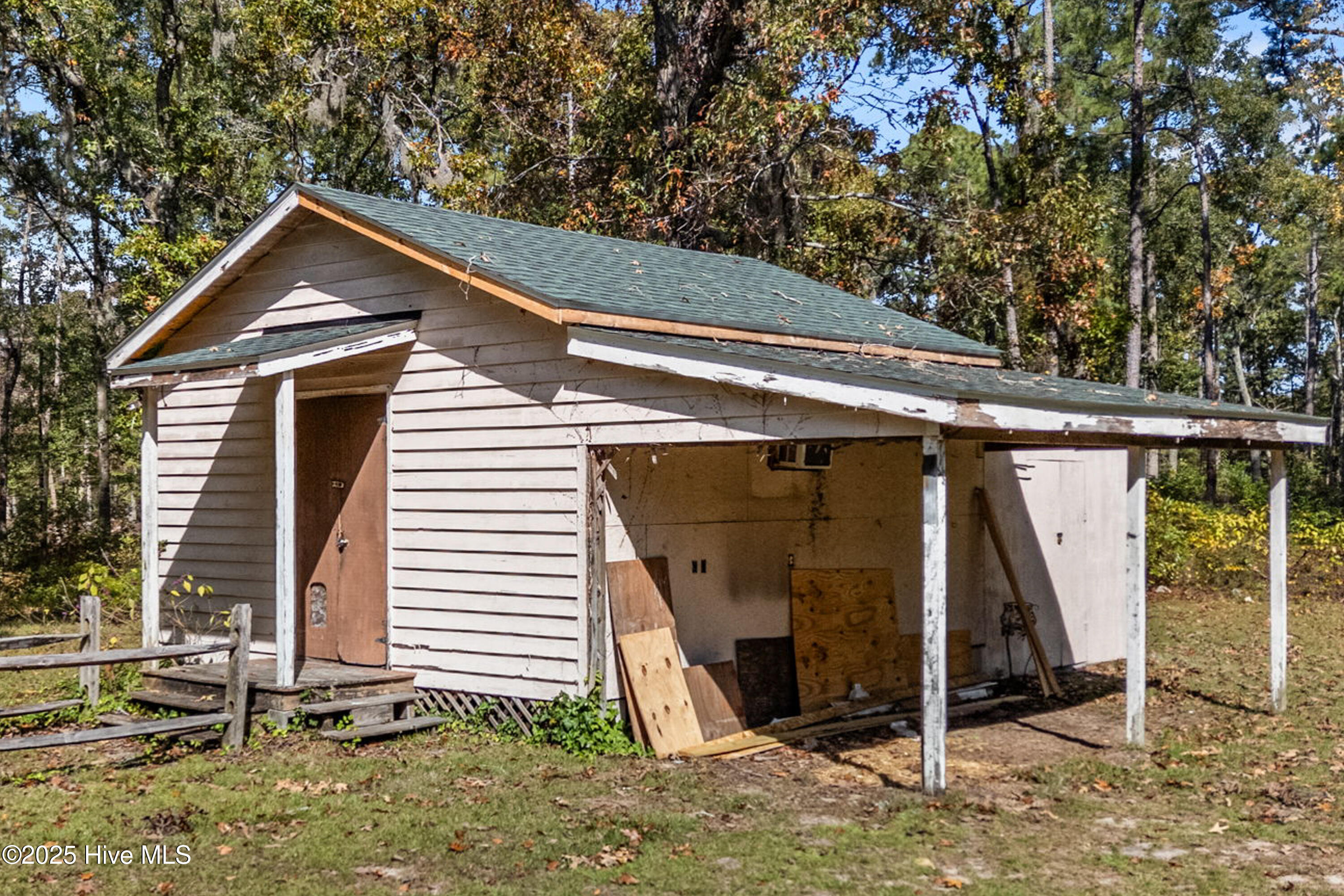270 Sand Ridge Road New Bern, NC 28560 - Photo 27 of 36 Shed