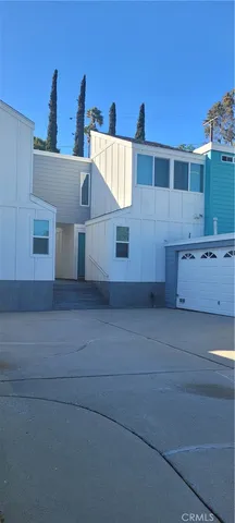 a view of a back yard of the house