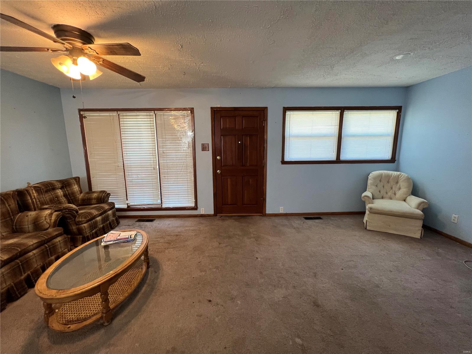 408 Lancashire Road St. Louis, MO 63137 - Photo 5 of 31 Gallery Image 5