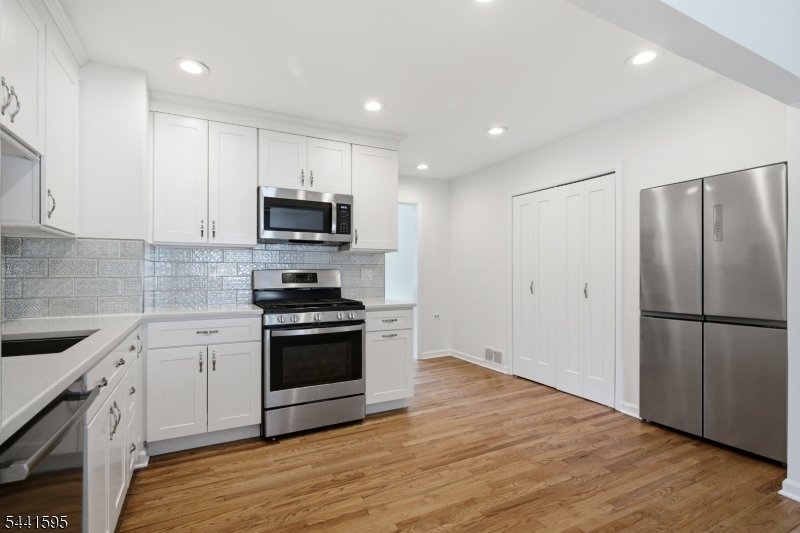 52 Hamilton Street Madison, NJ 07940 - Photo 5 of 34