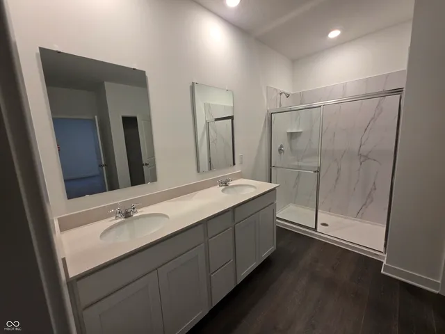 $433,500 | 5606 Marlowe Crk Drive, Clayton, IN 46118