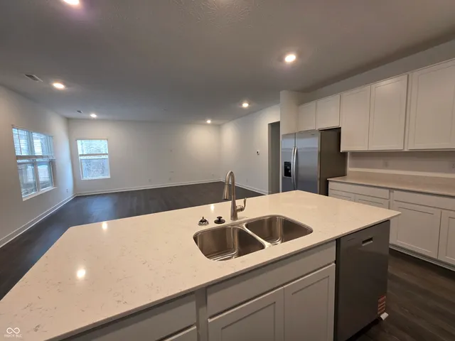 $433,500 | 5606 Marlowe Crk Drive, Clayton, IN 46118