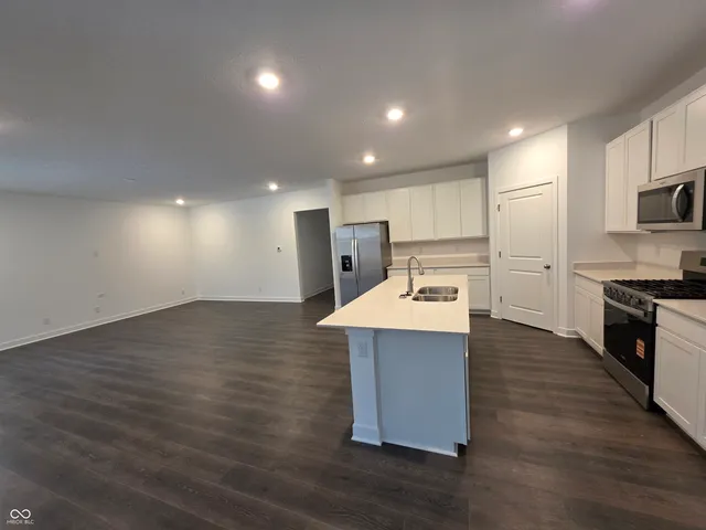 $433,500 | 5606 Marlowe Crk Drive, Clayton, IN 46118