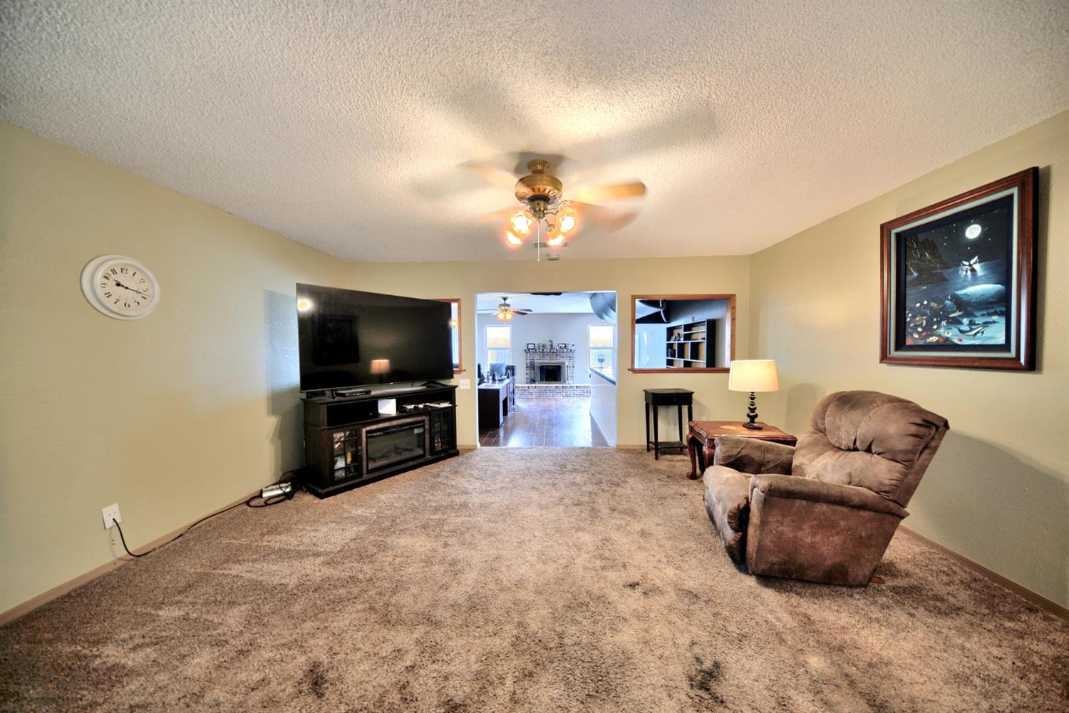 6521 Narcisco Way Hughson, CA 95326 - Photo 17 of 40 a living room with furniture and a flat screen tv