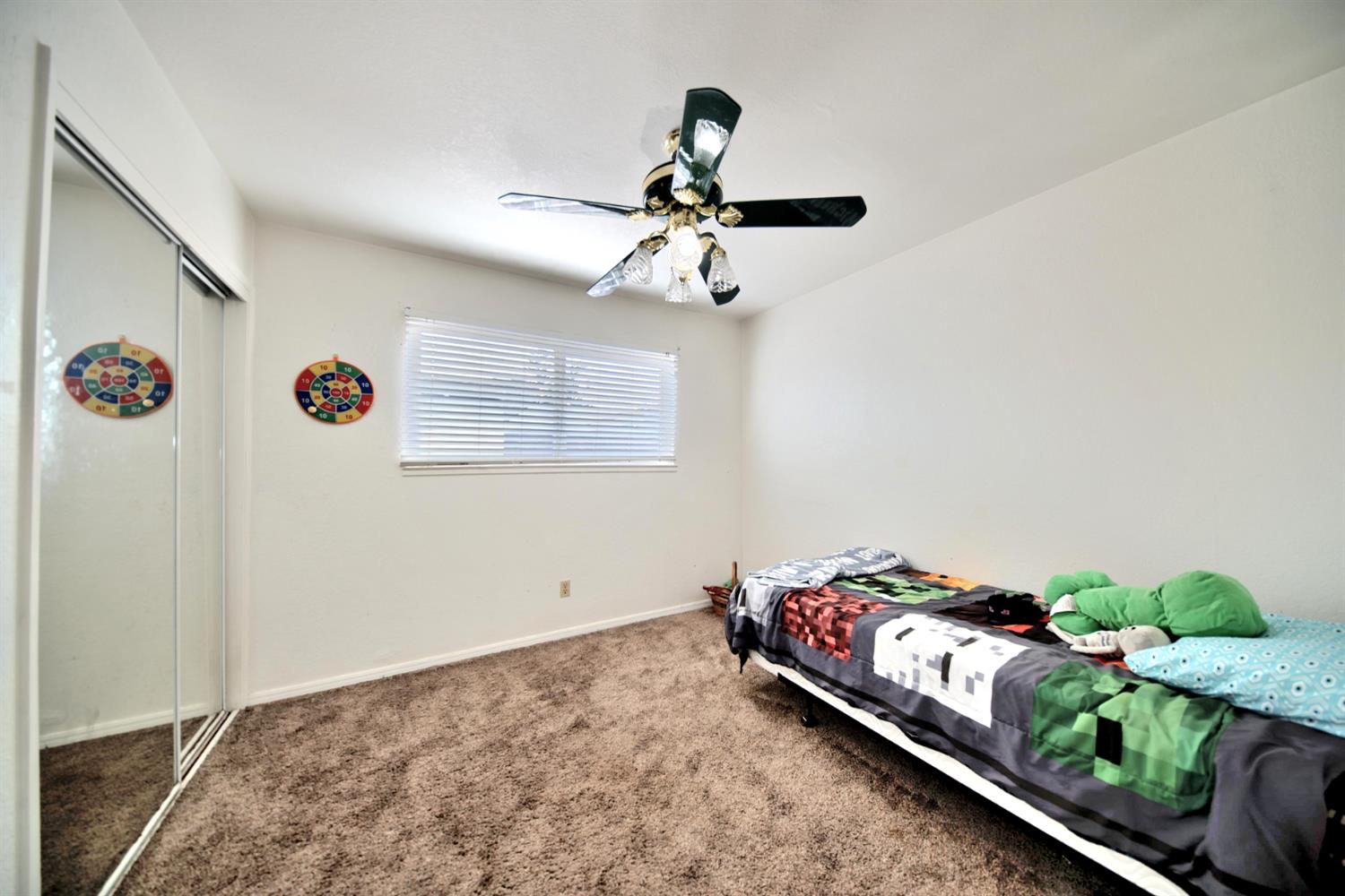 6521 Narcisco Way Hughson, CA 95326 - Photo 22 of 40 a bedroom with bed and a window