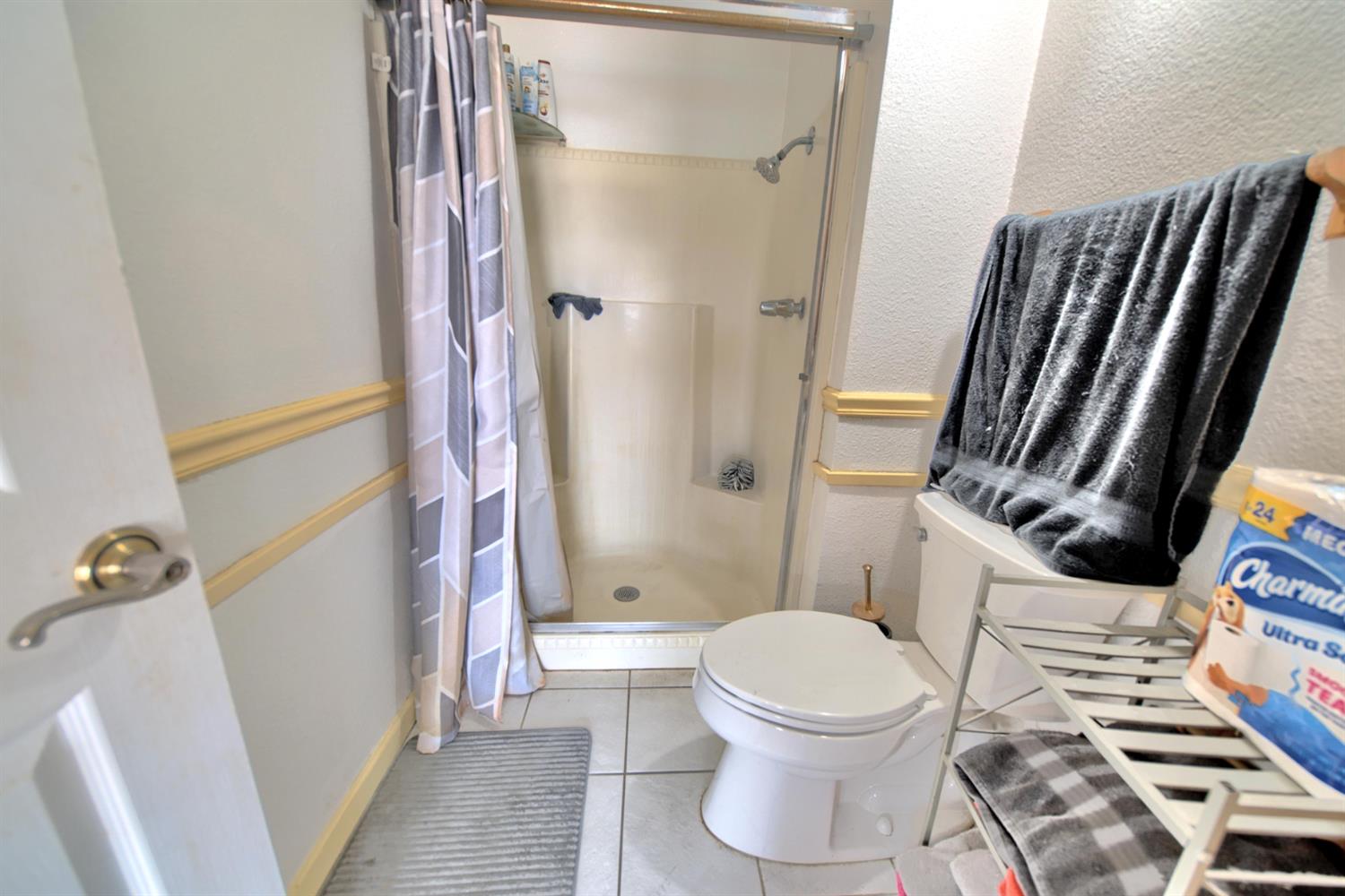 6521 Narcisco Way Hughson, CA 95326 - Photo 28 of 40 a bathroom with a toilet and a shower