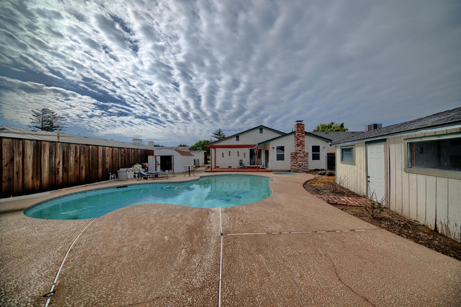 6521 Narcisco Way Hughson, CA 95326 - Photo 34 of 40 a front view of a house with yard