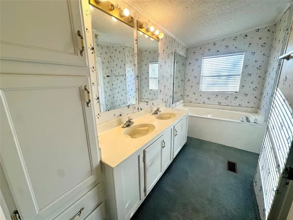 $110,000 | 211 West F Street, Munday, TX 76371