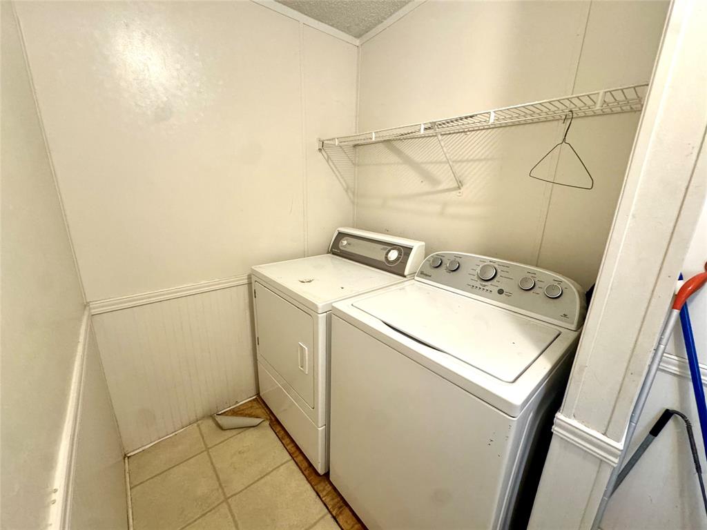211 West F Street Munday, TX 76371 - Photo 25 of 27 a utility room with dryer and washer