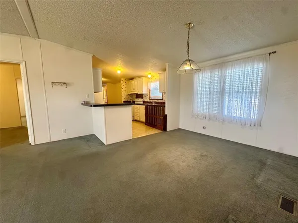 $110,000 | 211 West F Street, Munday, TX 76371