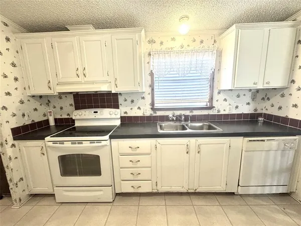 $110,000 | 211 West F Street, Munday, TX 76371
