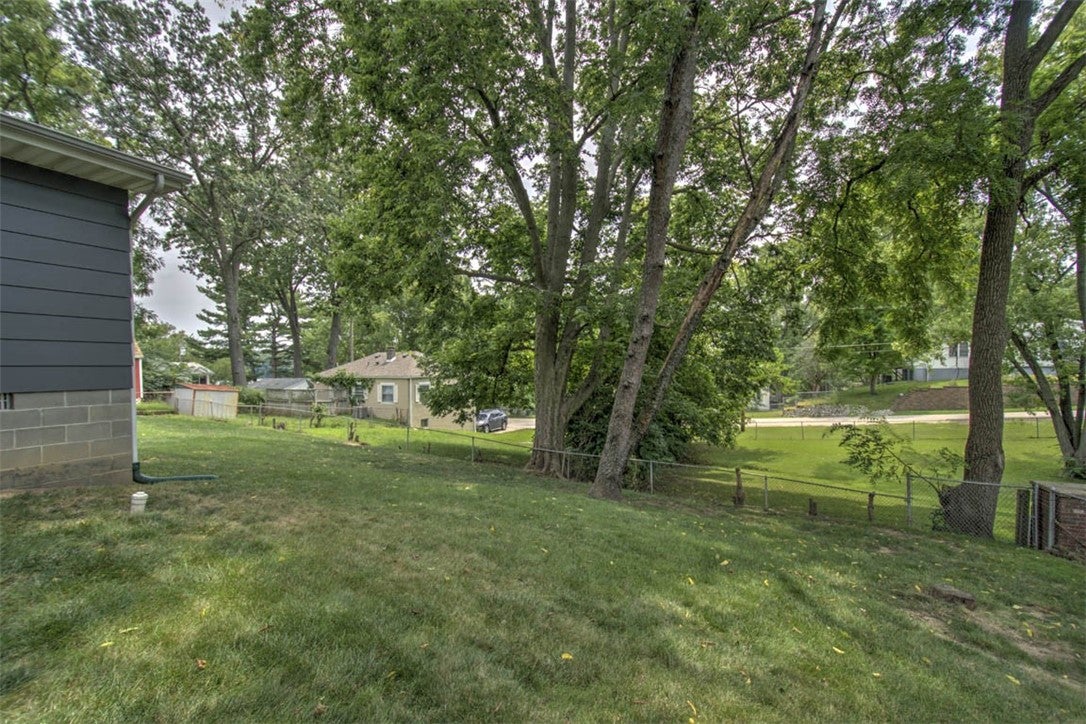 3527 East Eugene Drive Decatur, IL 62521 - Photo 26 of 27 Gallery Image 26
