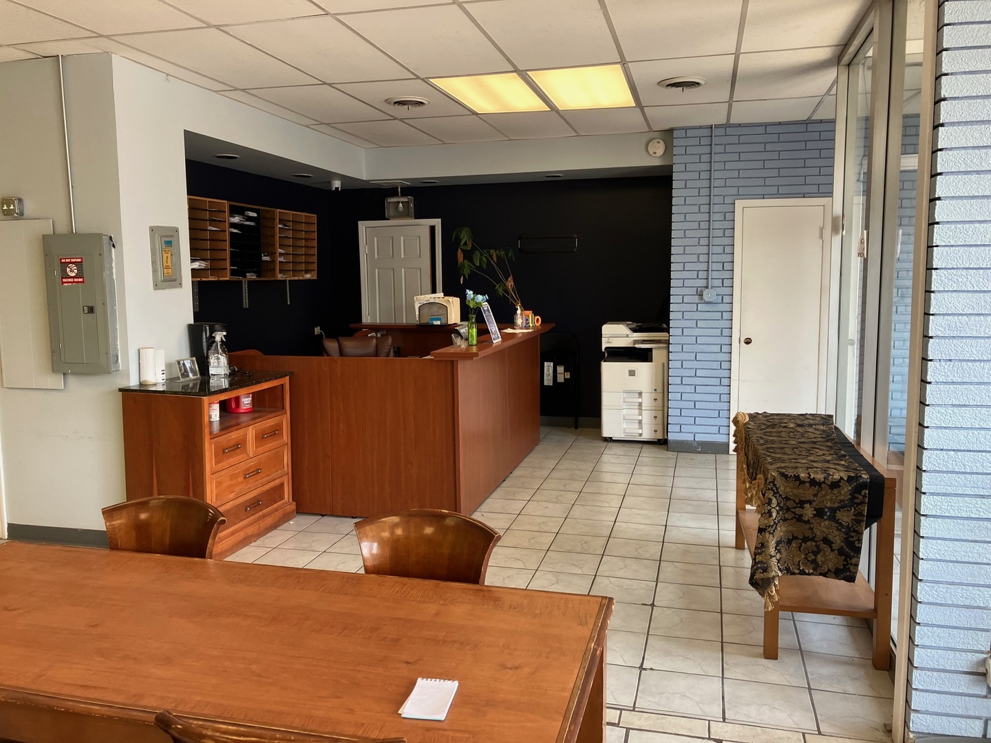 2404 East 79th Street Chicago, IL 60649 - Photo 3 of 22 a living room with furniture and a flat screen tv