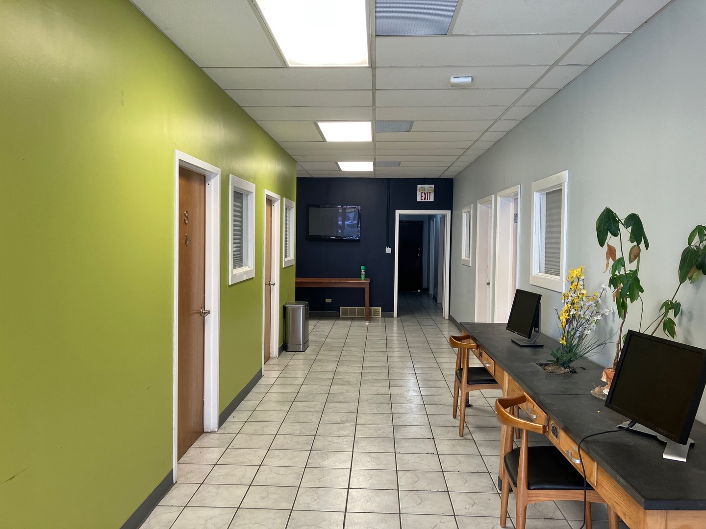 2404 East 79th Street Chicago, IL 60649 - Photo 4 of 22 a lobby with furniture