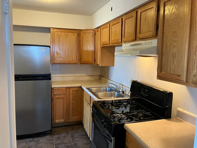 $524,000 | 2404 East 79th Street, Chicago, IL 60649