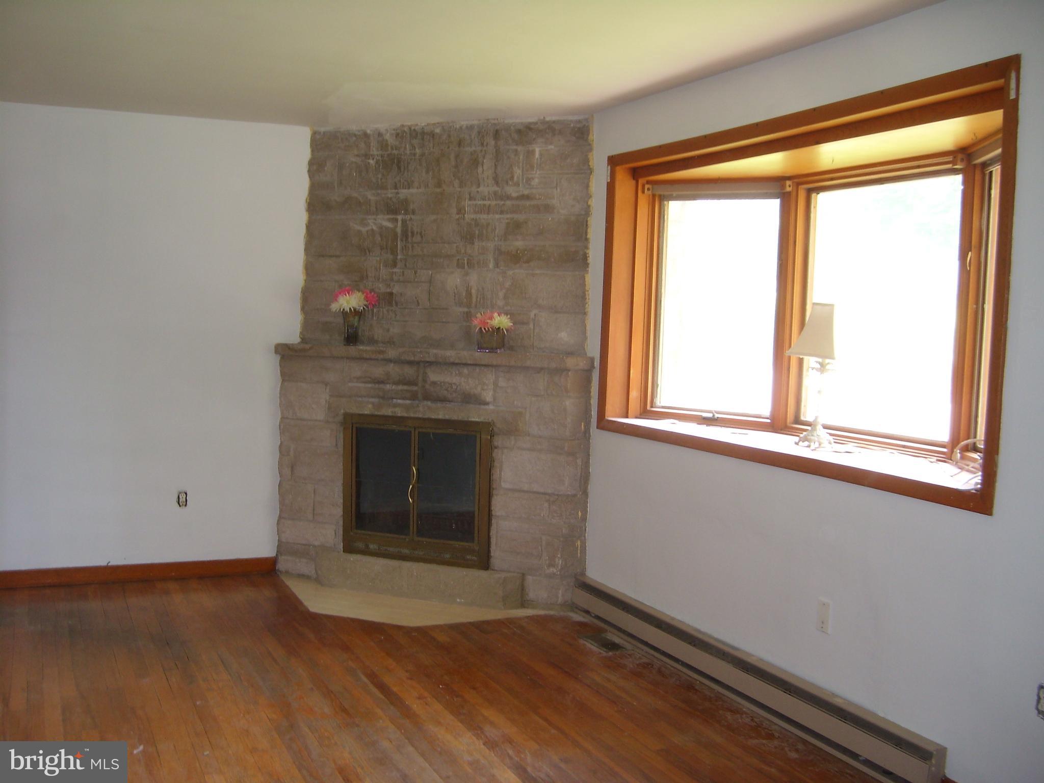 3814 Colonial Road Harrisburg, PA 17109 - Photo 4 of 25 Gallery Image 4