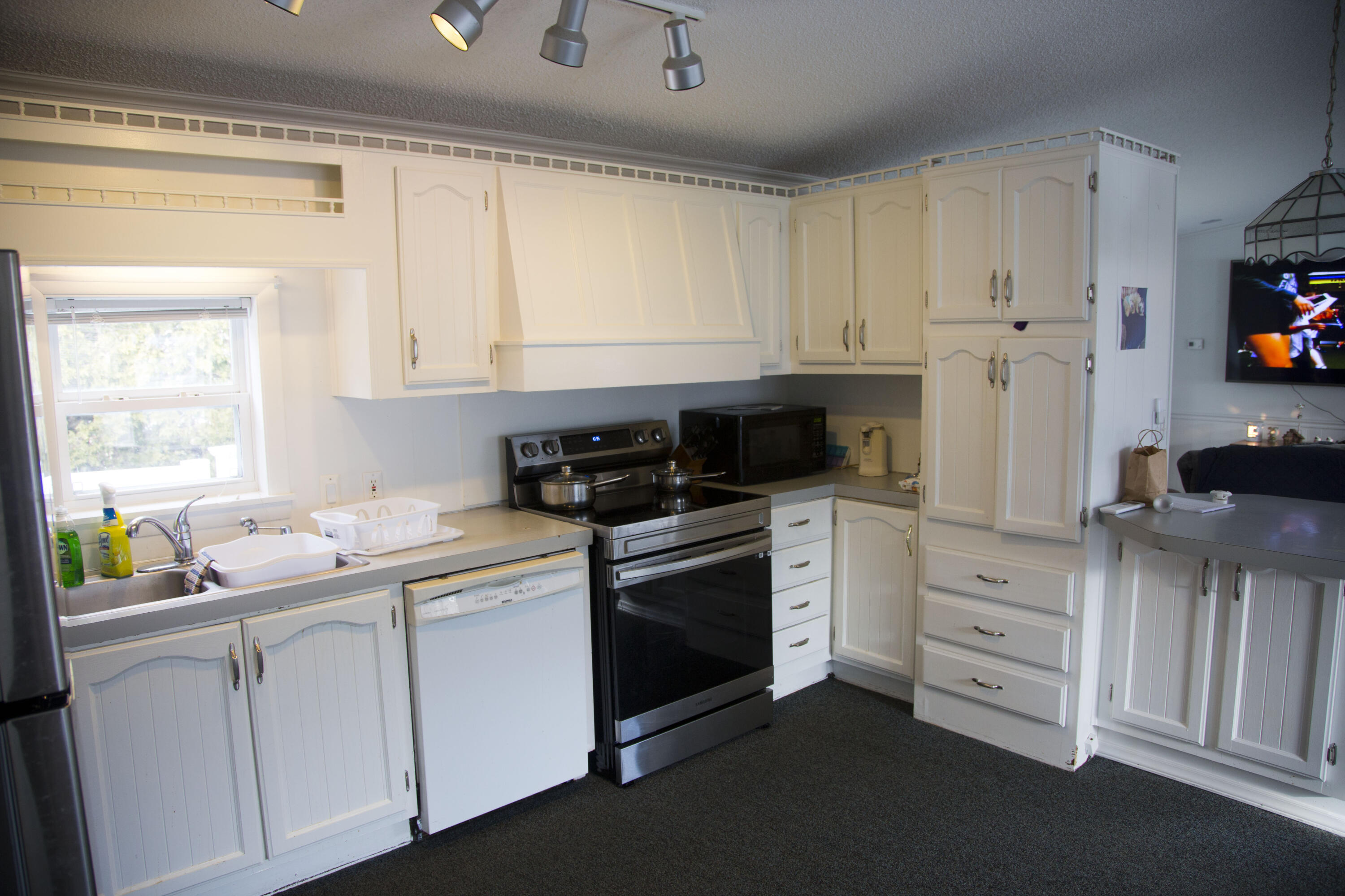 1 L Street Bangor, ME 04401 - Photo 13 of 41 Kitchen