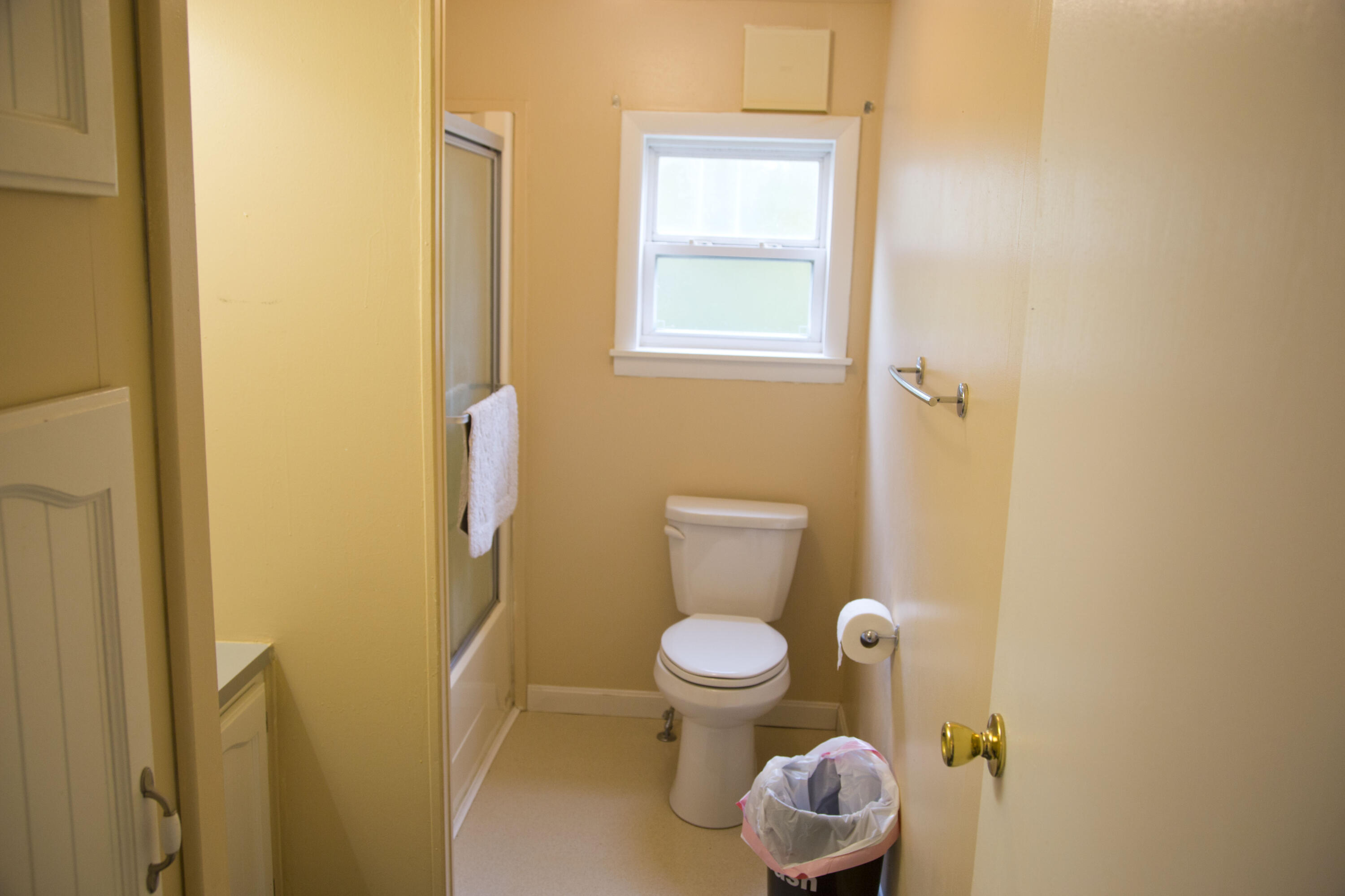 1 L Street Bangor, ME 04401 - Photo 24 of 41 Common full bath