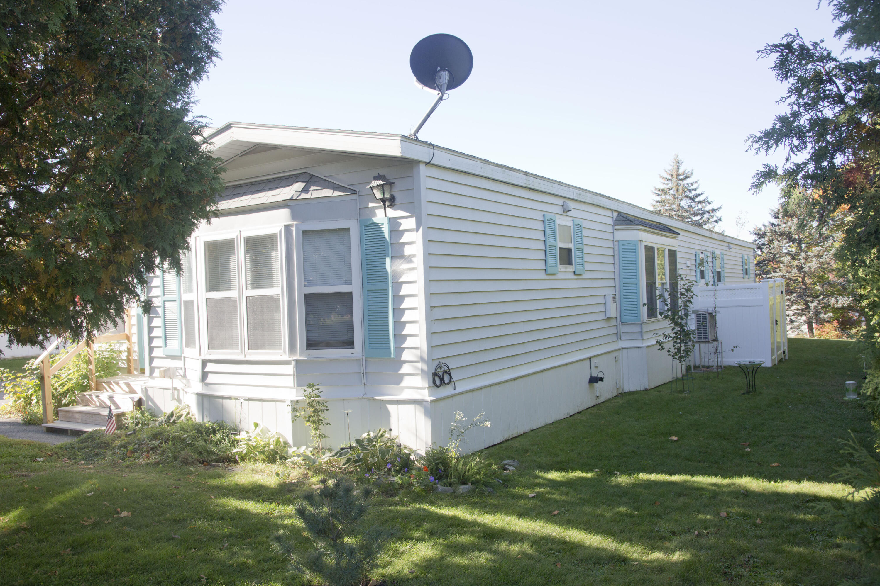 1 L Street Bangor, ME 04401 - Photo 3 of 41 Best of class; Victorian MH