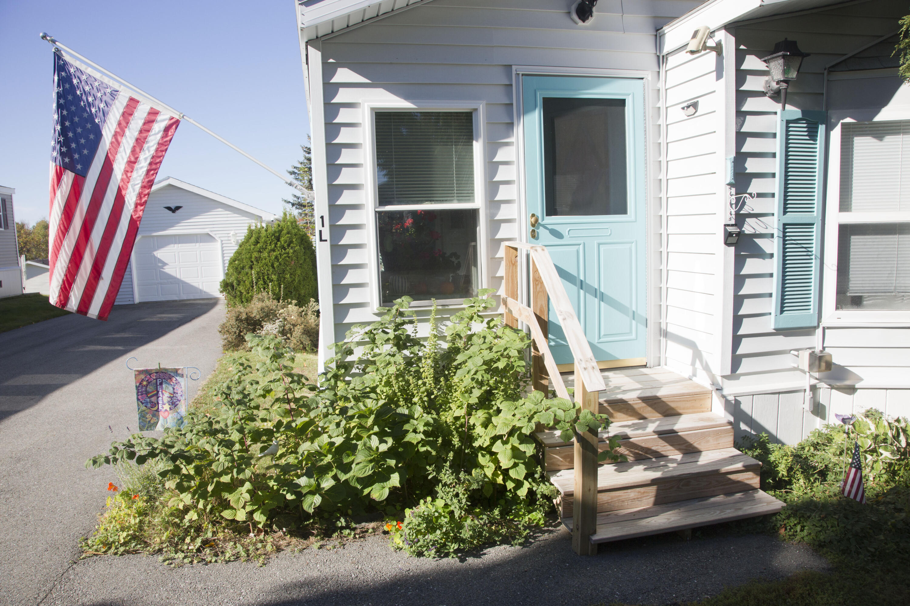 1 L Street Bangor, ME 04401 - Photo 6 of 41 Enclosed porch & entry
