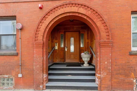 $895,000 | 6 Porter Road, Unit 1L, Cambridge, MA 02140