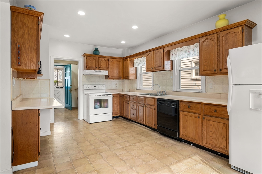18 Edith Street Everett, MA 02149 - Photo 5 of 21 Gallery Image 5