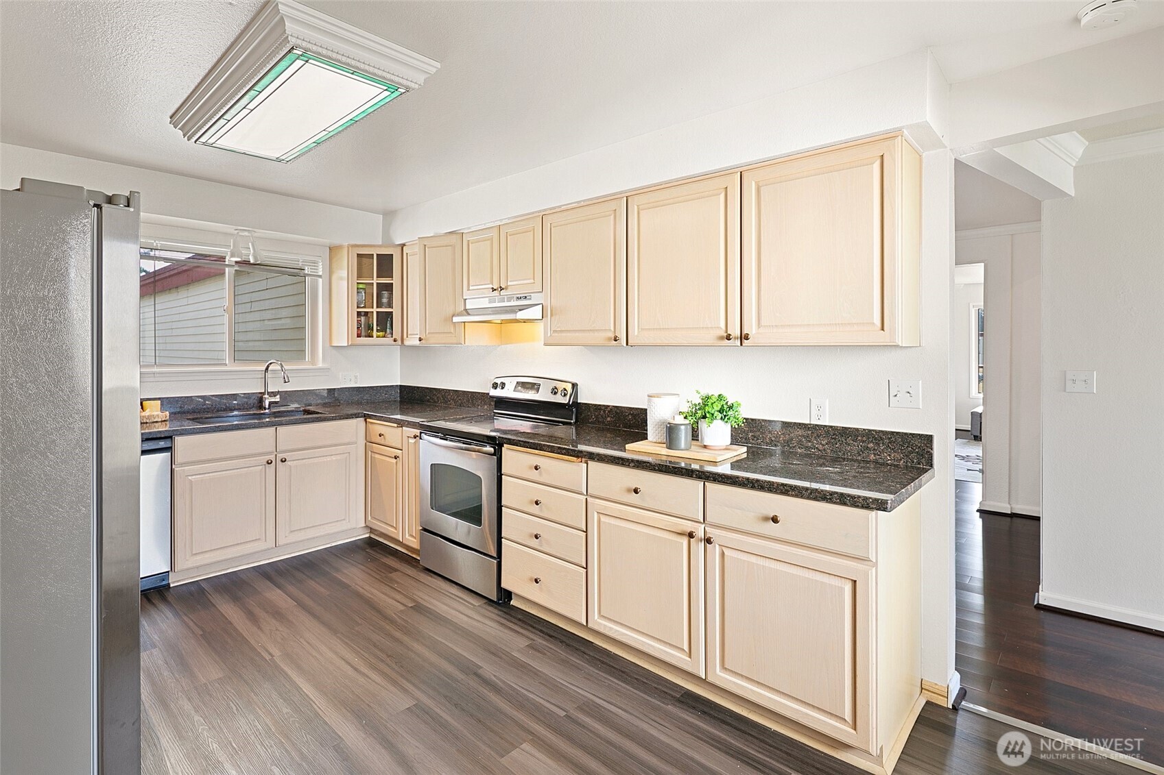 8516 196th Street Southwest, Unit 302 Edmonds, WA 98026 - Photo 7 of 33