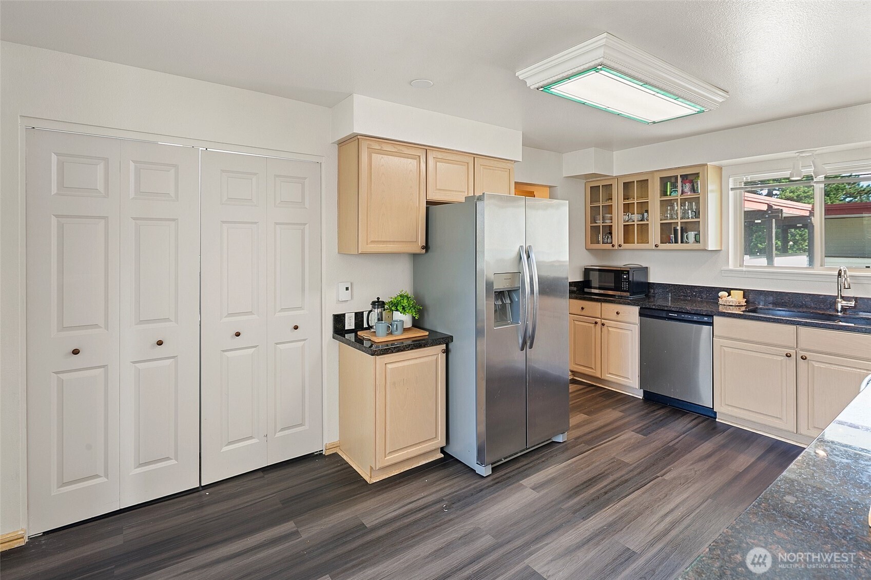 8516 196th Street Southwest, Unit 302 Edmonds, WA 98026 - Photo 8 of 33