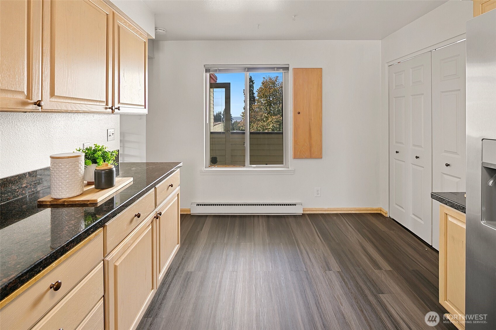 8516 196th Street Southwest, Unit 302 Edmonds, WA 98026 - Photo 9 of 33