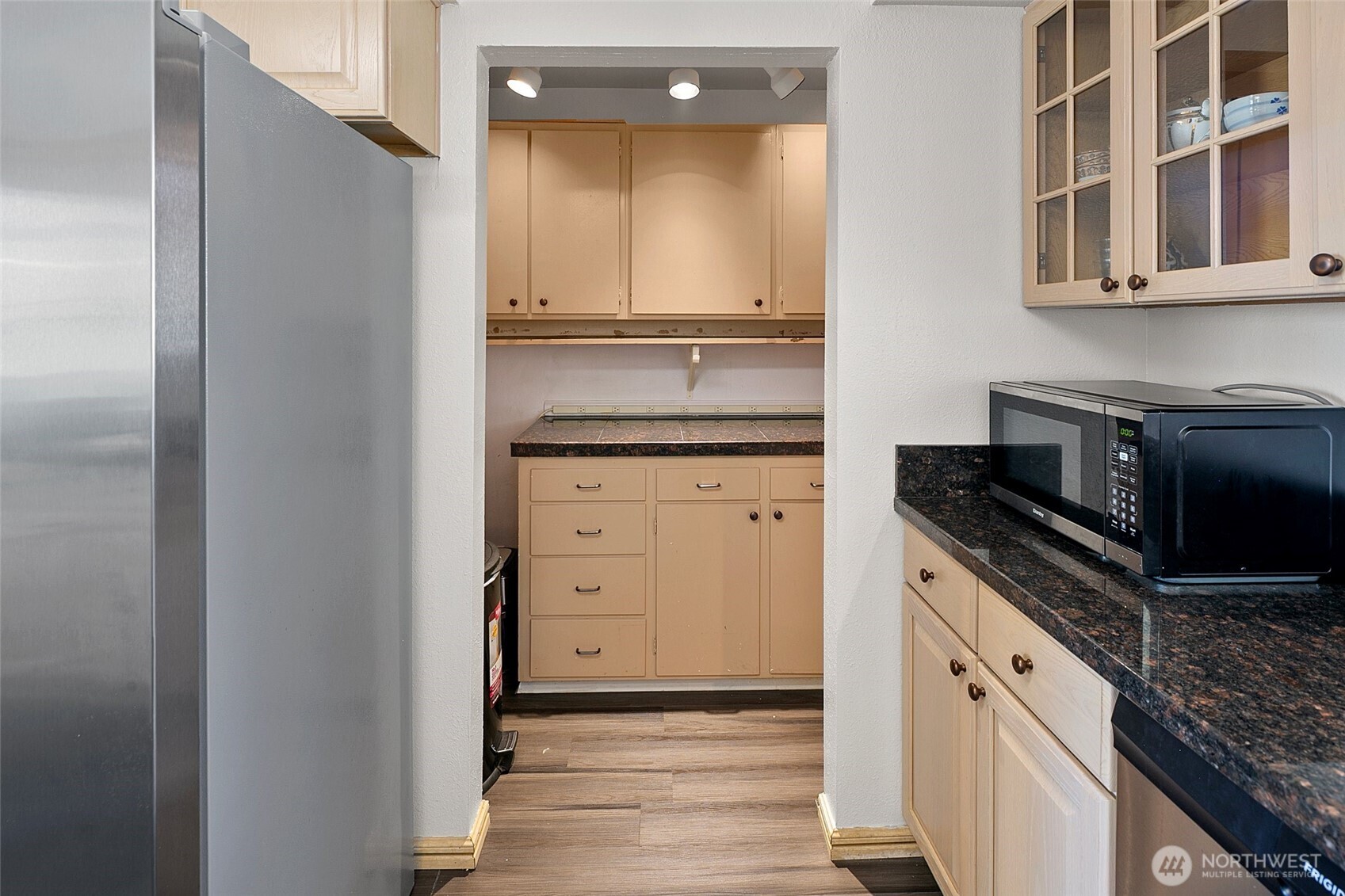 8516 196th Street Southwest, Unit 302 Edmonds, WA 98026 - Photo 10 of 33