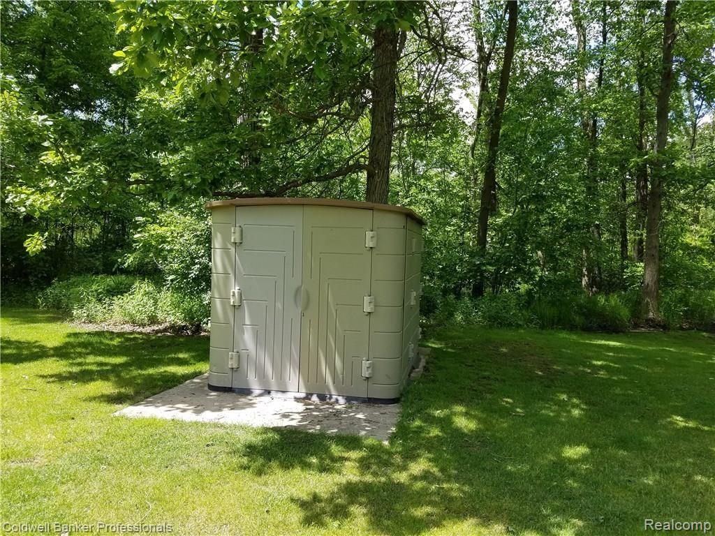 383 Henderson Road Howell, MI 48855 - Photo 15 of 41 Garden Shed.