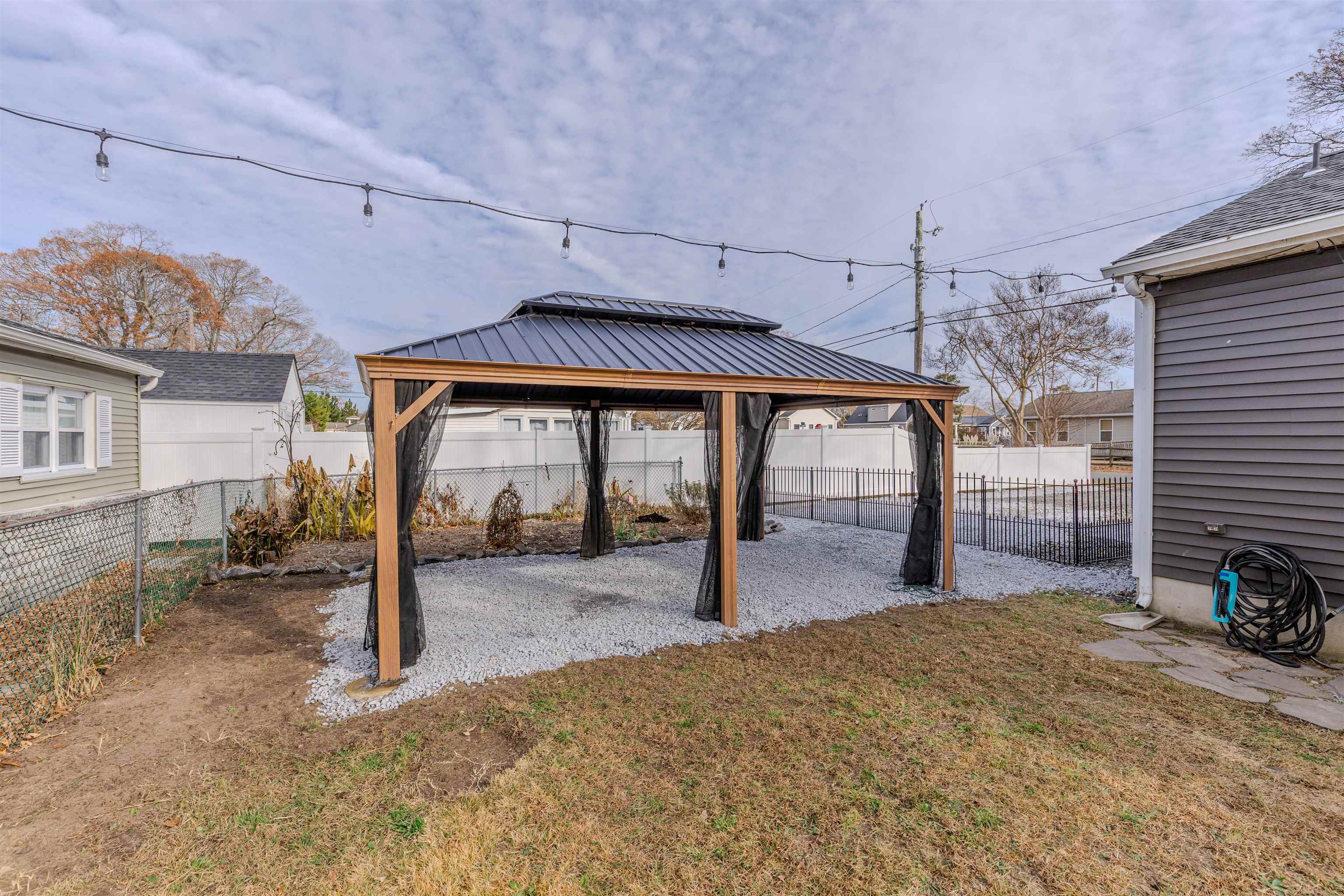 87 Rose Villas, NJ 08251 - Photo 23 of 27 a backyard of a house with table and chairs