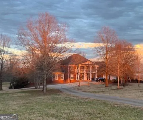 a view of house with a yard