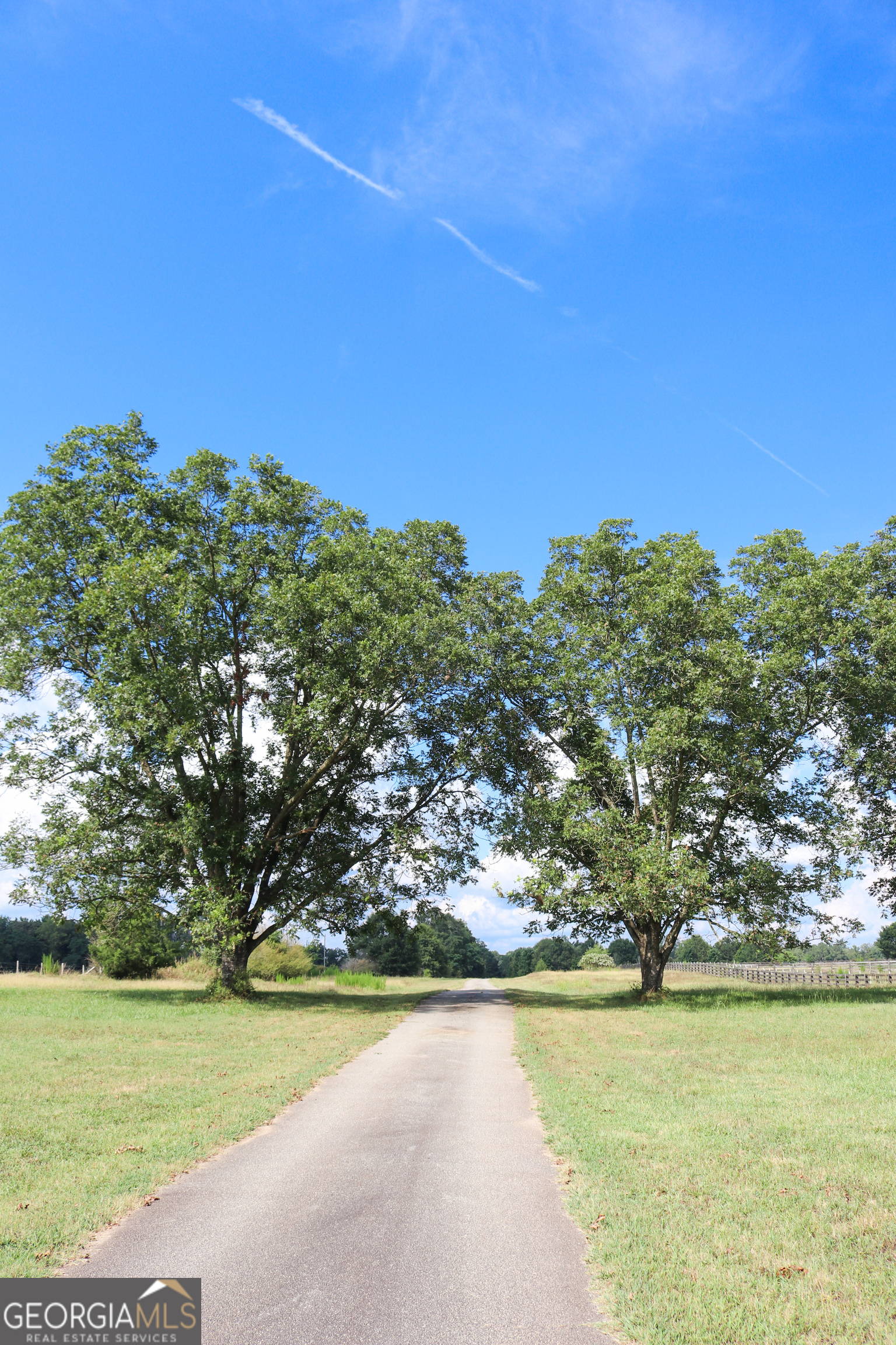 1224 Walker Road Madison, GA 30650 - Photo 6 of 57 a view of a city