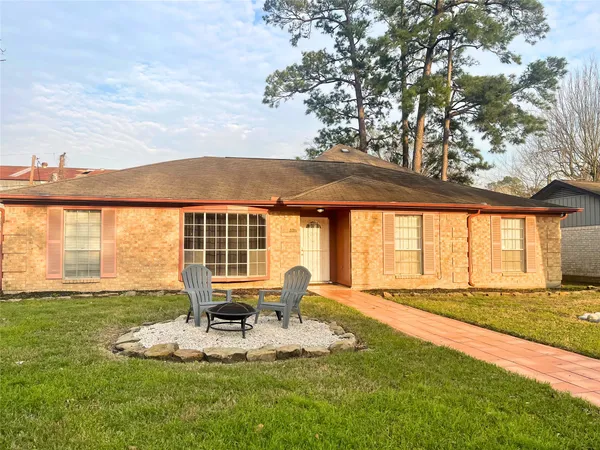 a view of a house with backyard and sitting area