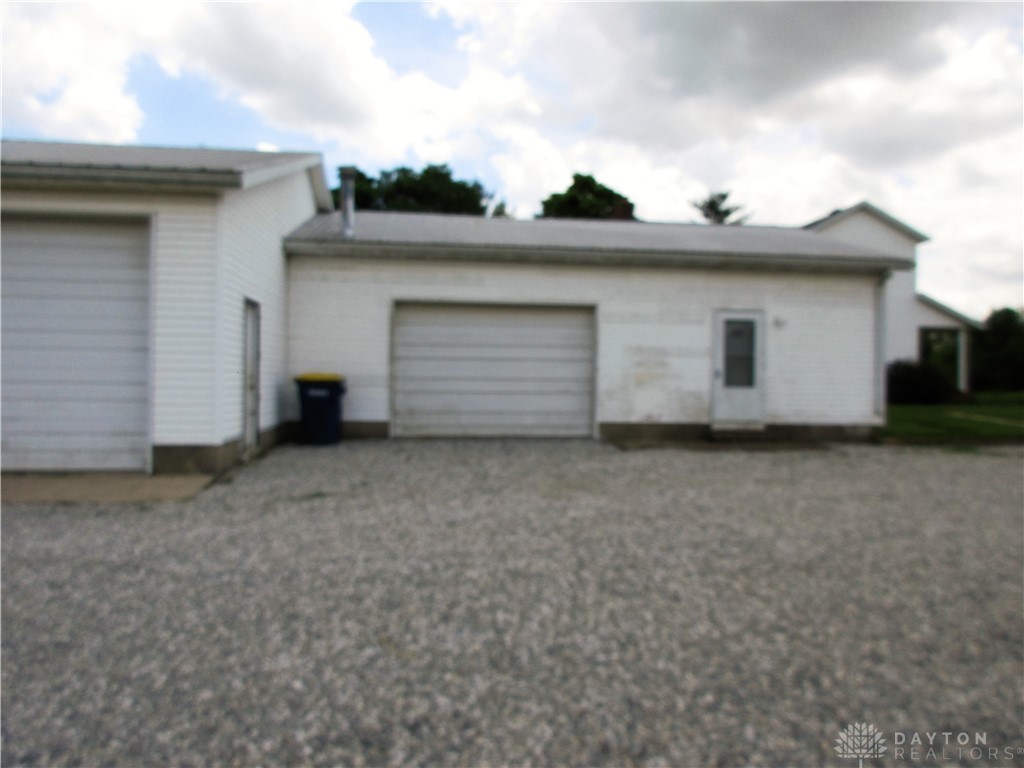 9132 Barnes Road Clayton, OH 45315 - Photo 8 of 48 Garage / office