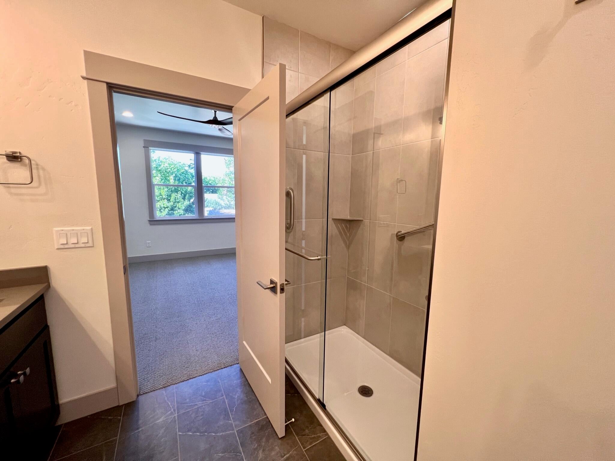 355 Randy Street Ashland, OR 97520 - Photo 21 of 35 Primary Bathroom