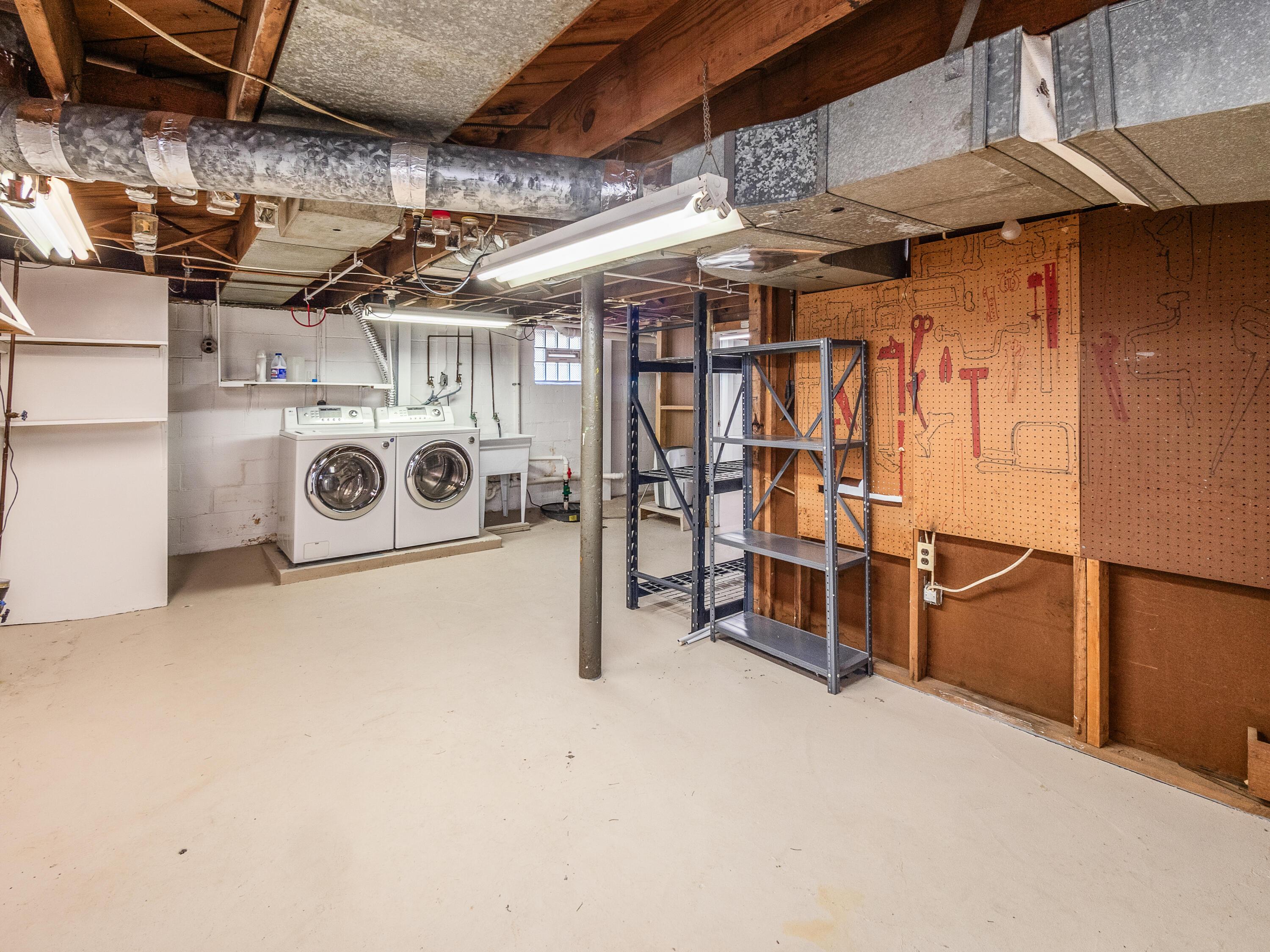 529 Crestview Road Columbus, OH 43202 - Photo 28 of 35 (This basement is seriously so nice!)
