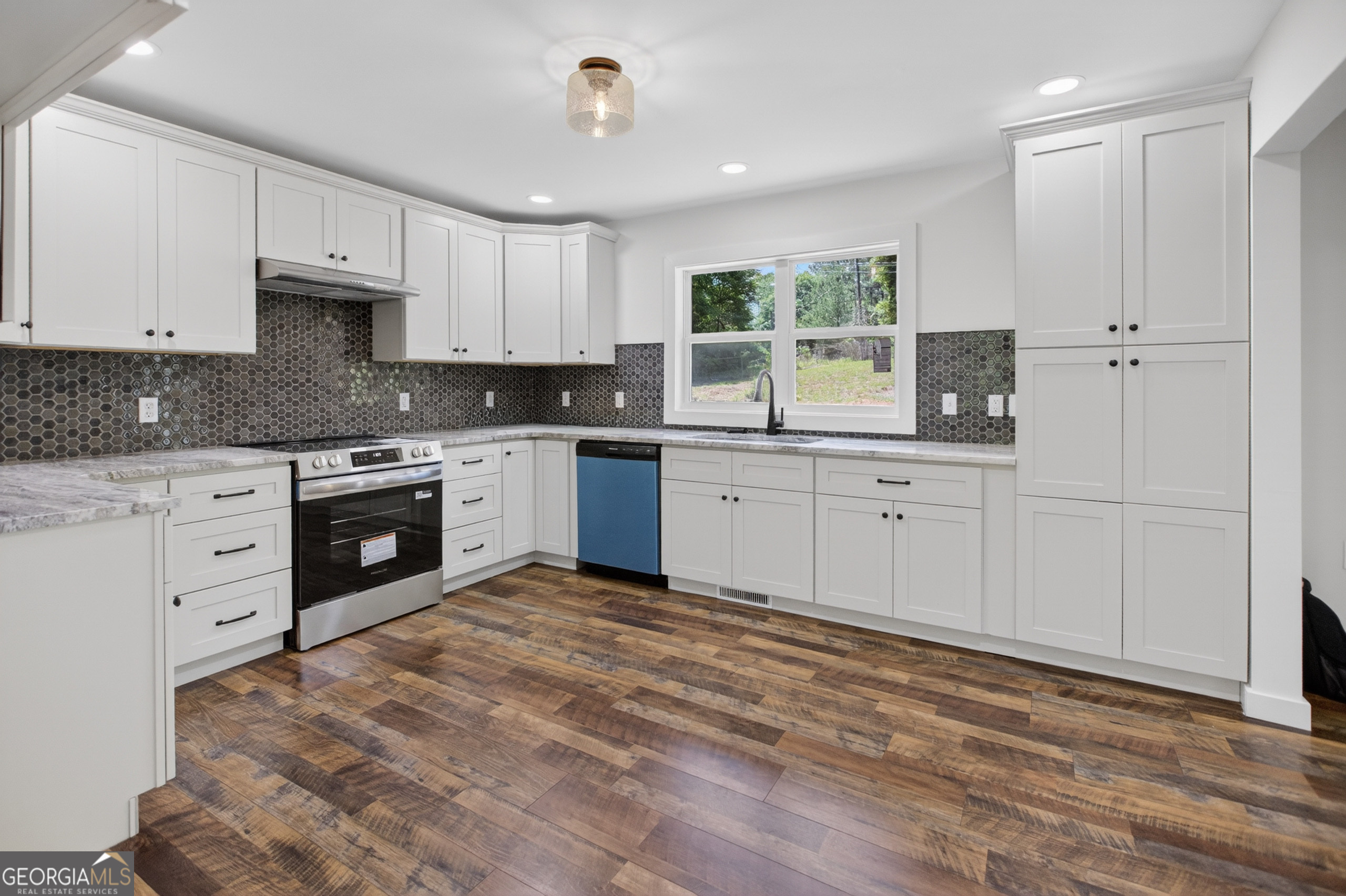 201 Cove Access Road Talladega, AL 35160 - Photo 11 of 43