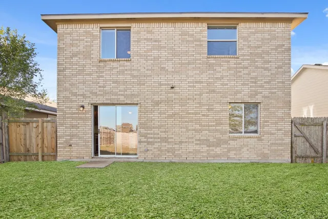 $250,000 | 17816 Honey Locust Lane, Elgin, TX 78621