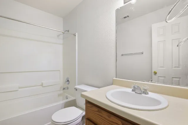 $250,000 | 17816 Honey Locust Lane, Elgin, TX 78621