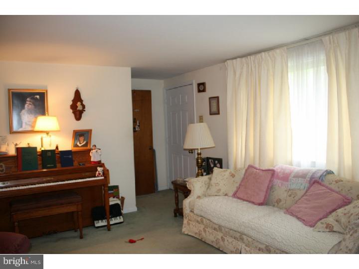 2538 Rhoads Road Gilbertsville, PA 19525 - Photo 12 of 25 Living Room