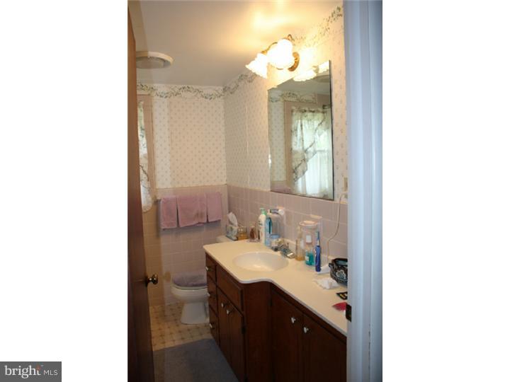 2538 Rhoads Road Gilbertsville, PA 19525 - Photo 7 of 25 Bathroom