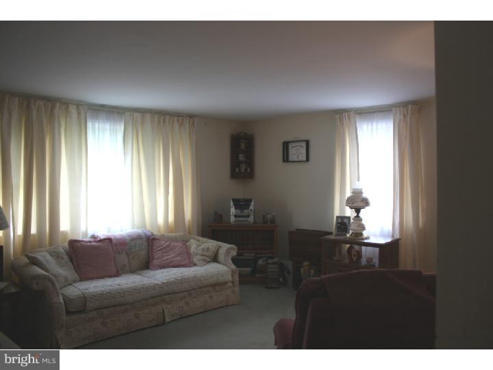 2538 Rhoads Road Gilbertsville, PA 19525 - Photo 10 of 25 Living Room