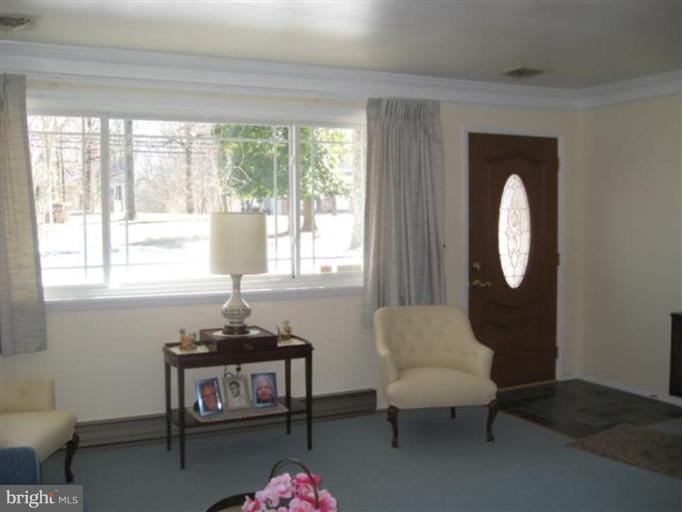 866 Shore Acres Road Arnold, MD 21012 - Photo 1 of 14 Living Room
