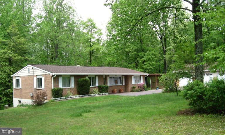 866 Shore Acres Road Arnold, MD 21012 - Photo 4 of 14 Rancher on 1.5 acres with 3 car garage.
