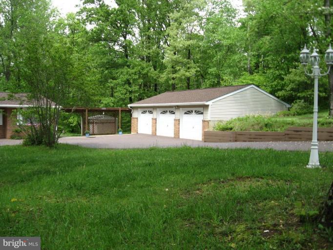866 Shore Acres Road Arnold, MD 21012 - Photo 6 of 14 Three car detached garage with covered walkway