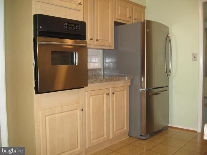 866 Shore Acres Road Arnold, MD 21012 - Photo 8 of 14 New Maple Cabinets